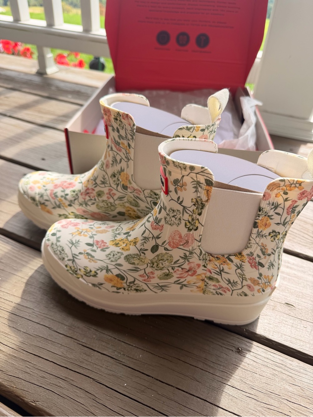 Hunter Floral Tabitha Rain Boot in White with Pink & Yellow Blooms - Picture 6 of 7